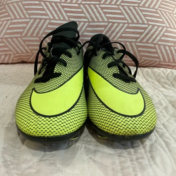 Nike cleats size 4 youth - Picture 2 of 4